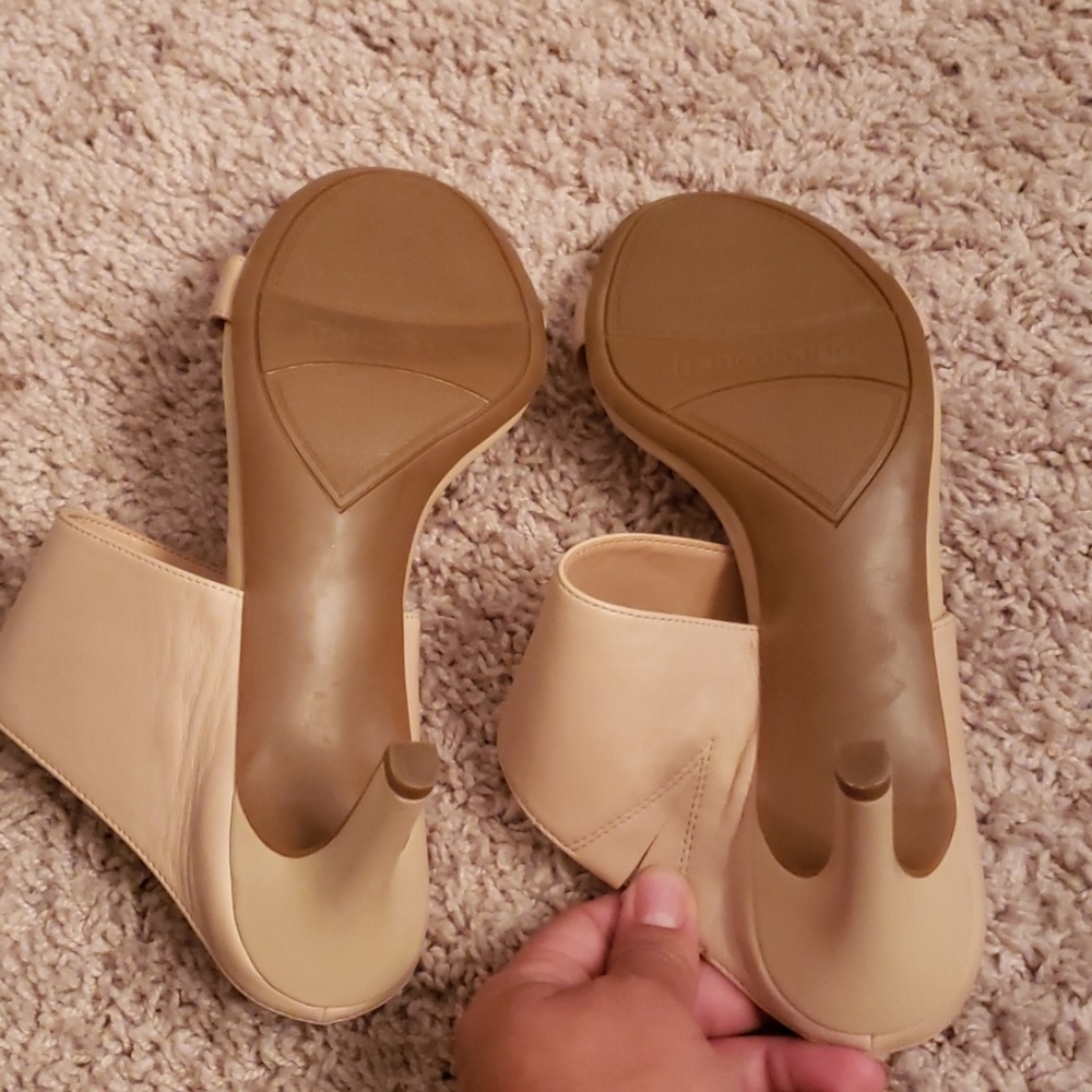 Light tan/beige Slides - Picture 3 of 5